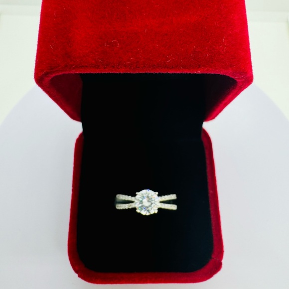 Enchanting Moissanite Solitaire Diamond Ring 925 sterling silver Handmade Size 5 - Picture 5 of 7